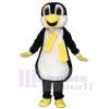 Pinguin Maskottchen Kostüm mit gelbem und weißem Schal